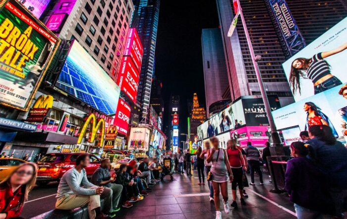 屋外設置に活躍するLEDビジョンとは?メリットや選び方を解説